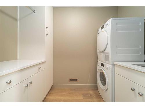 1401 Halifax Road West, Lethbridge, AB - Indoor Photo Showing Laundry Room