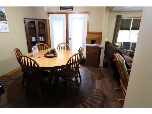 740 Crescent Avenue North, Picture Butte, AB - Indoor Photo Showing Dining Room