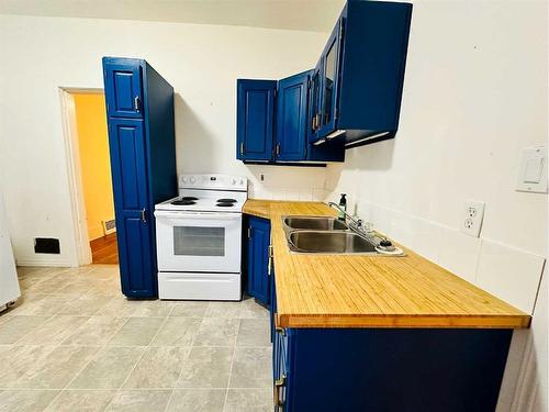 301 Noble Street, Barons, AB - Indoor Photo Showing Kitchen With Double Sink