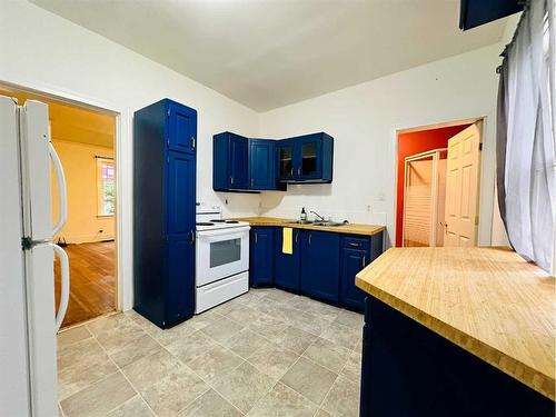 301 Noble Street, Barons, AB - Indoor Photo Showing Kitchen With Double Sink