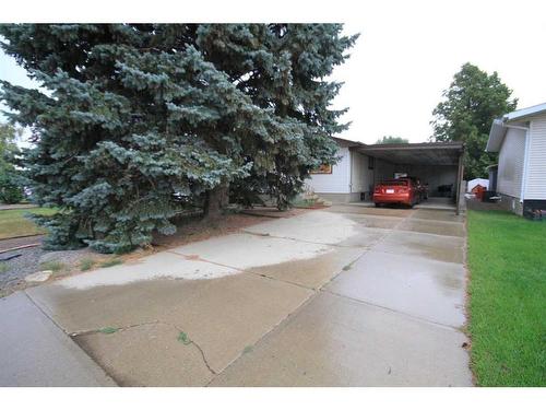 812 1 Ave., Vauxhall, AB - Outdoor