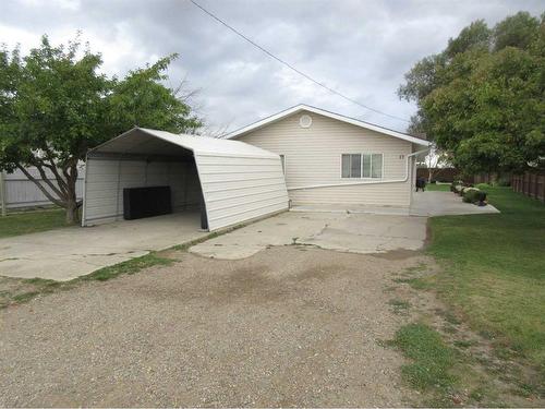 17 8 Avenue West, Barnwell, AB - Outdoor With Exterior