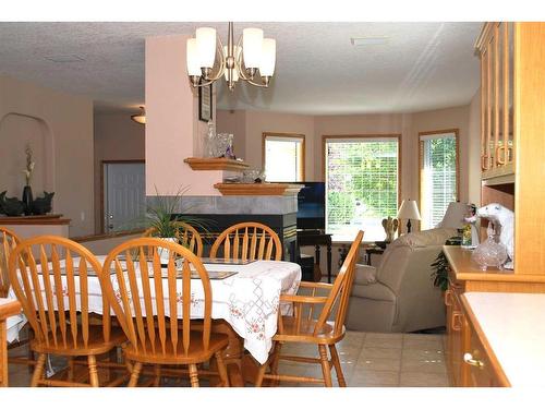 54 Cougar Road North, Lethbridge, AB - Indoor Photo Showing Dining Room