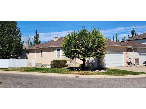 54 Cougar Road North, Lethbridge, AB - Outdoor