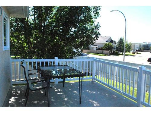 54 Cougar Road North, Lethbridge, AB - Outdoor