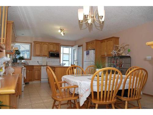 54 Cougar Road North, Lethbridge, AB - Indoor Photo Showing Dining Room