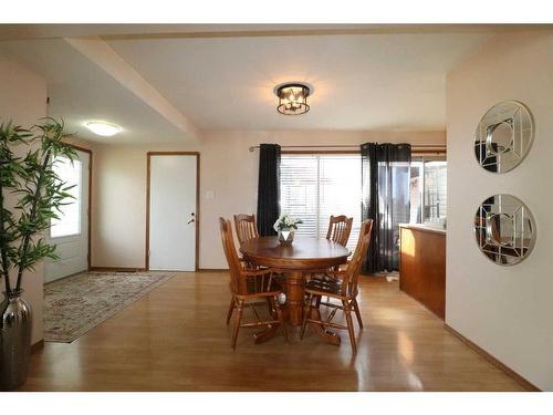 1410 20 Street North, Lethbridge, AB - Indoor Photo Showing Dining Room