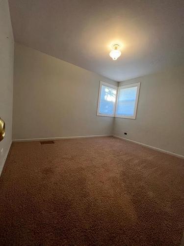 618 19 Street South, Lethbridge, AB - Indoor Photo Showing Other Room