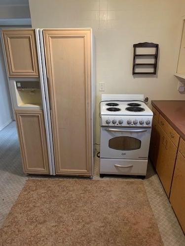 618 19 Street South, Lethbridge, AB - Indoor Photo Showing Kitchen