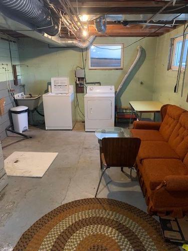 618 19 Street South, Lethbridge, AB - Indoor Photo Showing Laundry Room