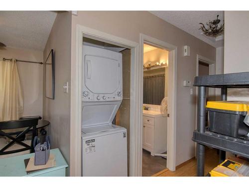 265 Laval Boulevard West, Lethbridge, AB - Indoor Photo Showing Laundry Room