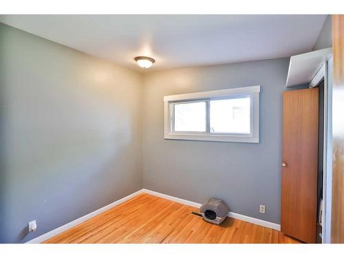 3415 Lakewood Road South, Lethbridge, AB - Indoor Photo Showing Other Room