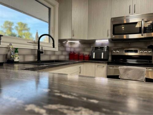 2218 6A Avenue North, Lethbridge, AB - Indoor Photo Showing Kitchen With Upgraded Kitchen