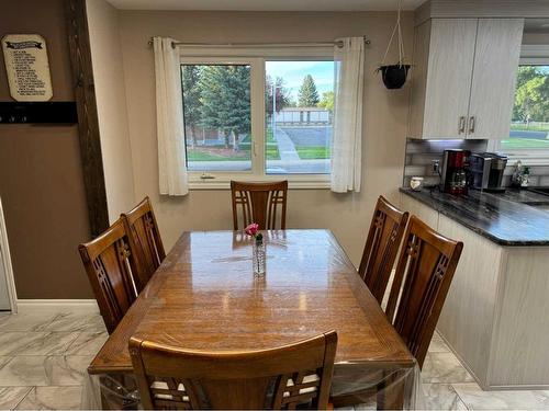 2218 6A Avenue North, Lethbridge, AB - Indoor Photo Showing Dining Room