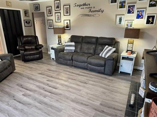 2218 6A Avenue North, Lethbridge, AB - Indoor Photo Showing Living Room