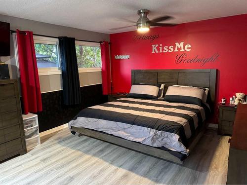 2218 6A Avenue North, Lethbridge, AB - Indoor Photo Showing Bedroom