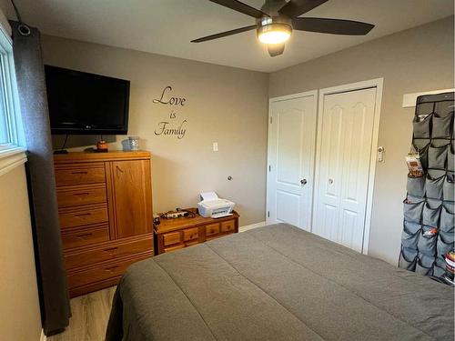 2218 6A Avenue North, Lethbridge, AB - Indoor Photo Showing Bedroom