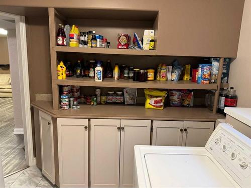 2218 6A Avenue North, Lethbridge, AB - Indoor Photo Showing Laundry Room