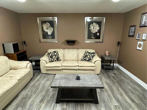 2218 6A Avenue North, Lethbridge, AB - Indoor Photo Showing Living Room