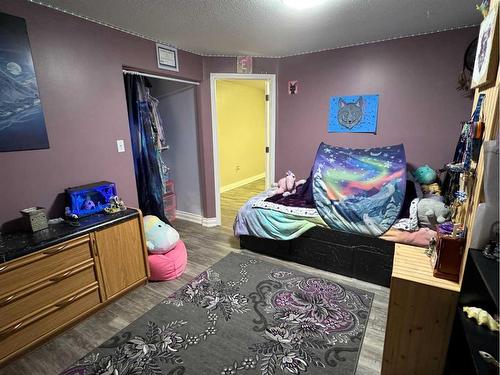 2218 6A Avenue North, Lethbridge, AB - Indoor Photo Showing Bedroom