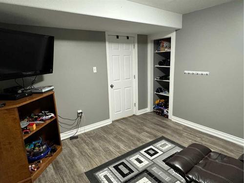 2218 6A Avenue North, Lethbridge, AB - Indoor Photo Showing Other Room