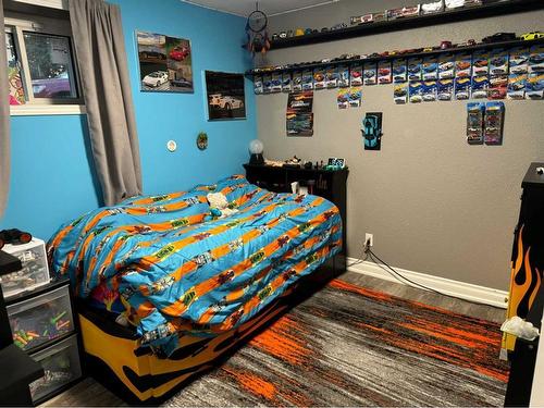 2218 6A Avenue North, Lethbridge, AB - Indoor Photo Showing Bedroom