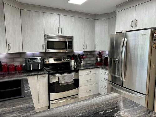 2218 6A Avenue North, Lethbridge, AB - Indoor Photo Showing Kitchen