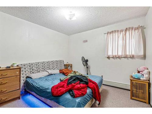 303-401 Columbia Boulevard West, Lethbridge, AB - Indoor Photo Showing Bedroom