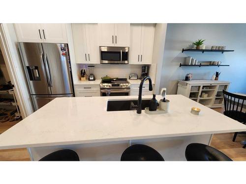 4617 26 Avenue South, Lethbridge, AB - Indoor Photo Showing Kitchen With Upgraded Kitchen