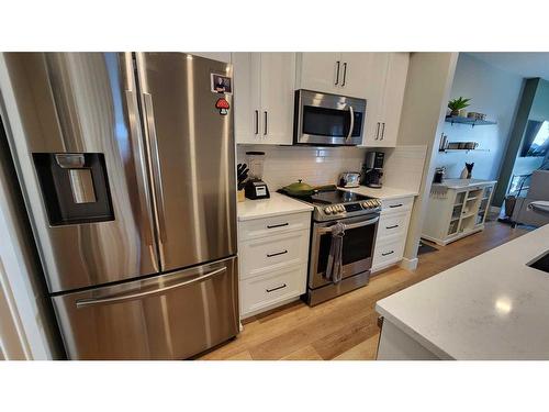 4617 26 Avenue South, Lethbridge, AB - Indoor Photo Showing Kitchen