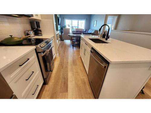 4617 26 Avenue South, Lethbridge, AB - Indoor Photo Showing Kitchen