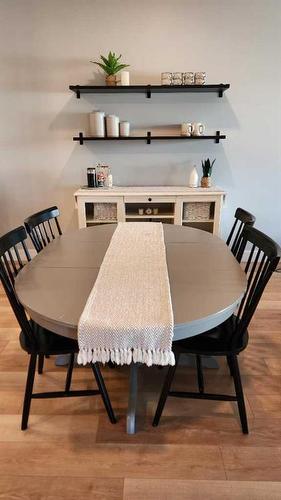 4617 26 Avenue South, Lethbridge, AB - Indoor Photo Showing Dining Room