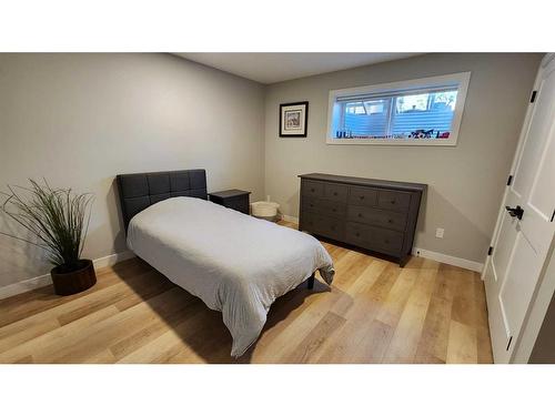 4617 26 Avenue South, Lethbridge, AB - Indoor Photo Showing Bedroom