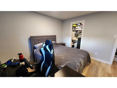 4617 26 Avenue South, Lethbridge, AB - Indoor Photo Showing Bedroom