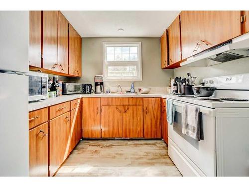 8636 19 Avenue, Coleman, AB - Indoor Photo Showing Kitchen