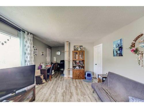 8636 19 Avenue, Coleman, AB - Indoor