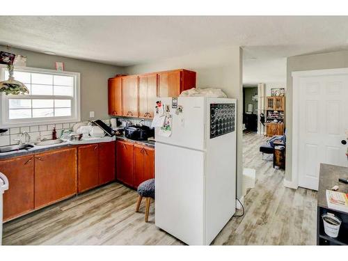 8636 19 Avenue, Coleman, AB - Indoor Photo Showing Kitchen