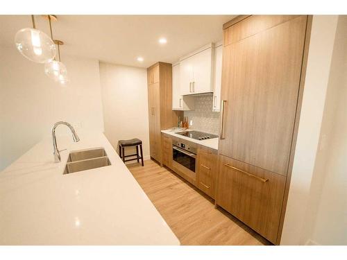 331-102 Scenic Drive North, Lethbridge, AB - Indoor Photo Showing Kitchen With Double Sink