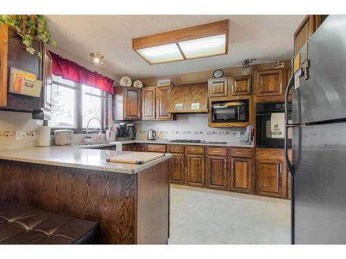 22 Mt Royal Place West, Lethbridge, AB - Indoor Photo Showing Kitchen