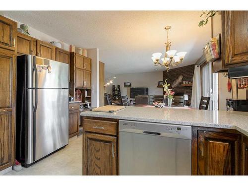 22 Mt Royal Place West, Lethbridge, AB - Indoor Photo Showing Kitchen