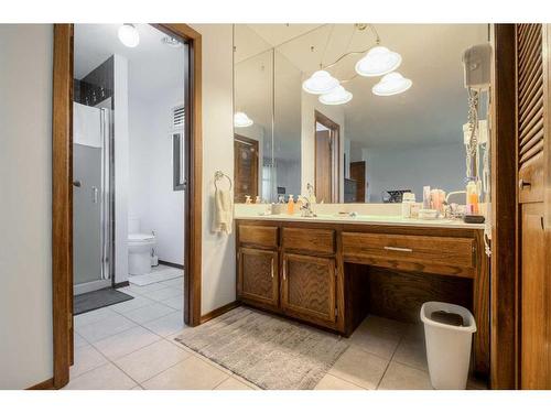 22 Mt Royal Place West, Lethbridge, AB - Indoor Photo Showing Bathroom