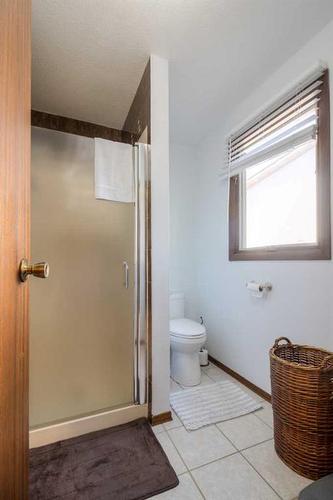 22 Mt Royal Place West, Lethbridge, AB - Indoor Photo Showing Bathroom