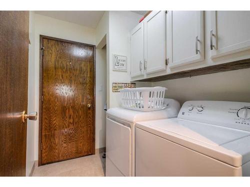 22 Mt Royal Place West, Lethbridge, AB - Indoor Photo Showing Laundry Room