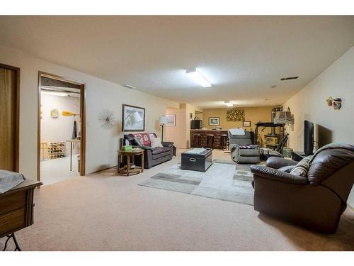 22 Mt Royal Place West, Lethbridge, AB - Indoor Photo Showing Living Room