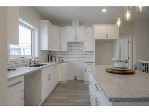 202-1940 Parkside Way, Coaldale, AB - Indoor Photo Showing Kitchen With Upgraded Kitchen