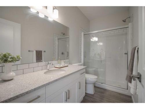 202-1940 Parkside Way, Coaldale, AB - Indoor Photo Showing Bathroom