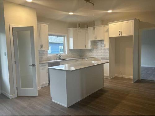 202-1940 Parkside Way, Coaldale, AB - Indoor Photo Showing Kitchen