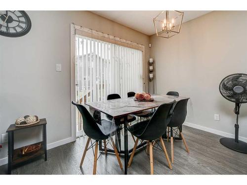 5-1220 Keystone Road West, Lethbridge, AB - Indoor Photo Showing Dining Room