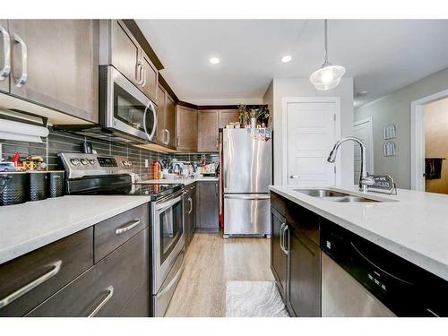 5-1220 Keystone Road West, Lethbridge, AB - Indoor Photo Showing Kitchen With Stainless Steel Kitchen With Double Sink With Upgraded Kitchen