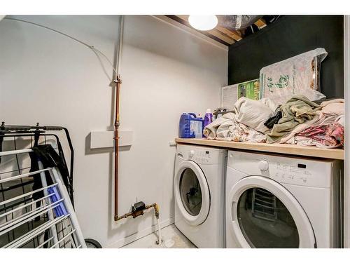 5-1220 Keystone Road West, Lethbridge, AB - Indoor Photo Showing Laundry Room